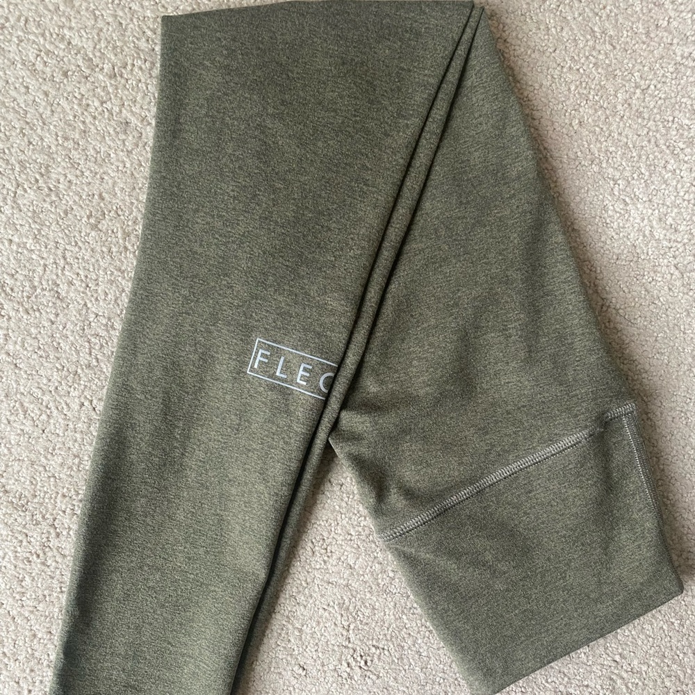 FLEO el toro 25” size small bounce fabric caper stone